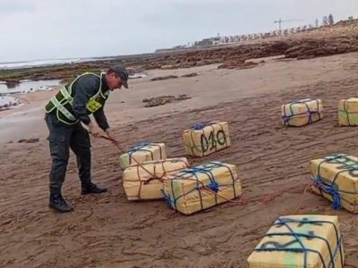 القوات المساعدة بطنجة تُفشل تهريب الحشيش عبر البحر انطلاقاً من شاطئ “بلايا بلانكا”