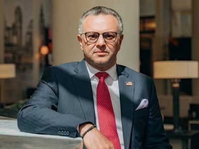 مستشار ترامب يؤكد من الجزائر الدعم الأمريكي لمقترح الحكم الذاتي المغربي
