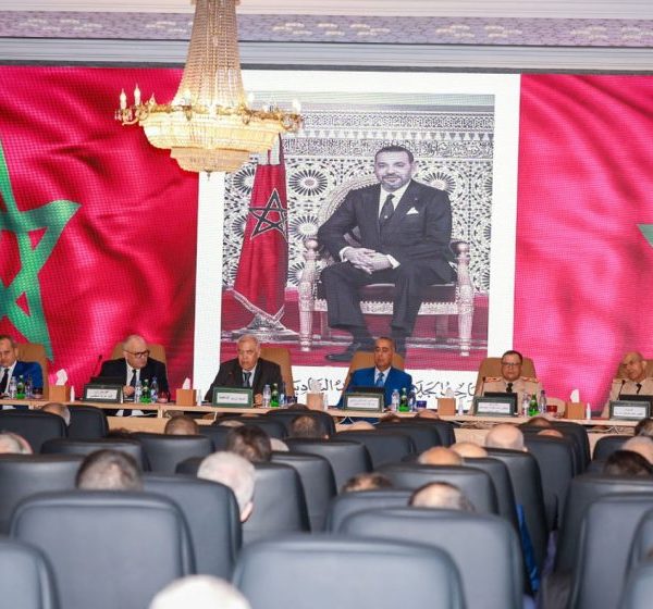وزير الداخلية يترأس اجتماعاً بتطوان بمشاركة الولاة والعمال وكبار مسؤولي الأمن