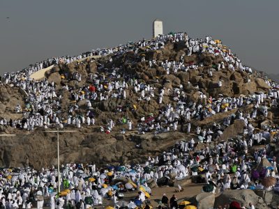 المحكمة العليا في السعودية تعلن غدا الاثنين غرة ذي الحجة والوقوف بعرفة يوم 26 ماي