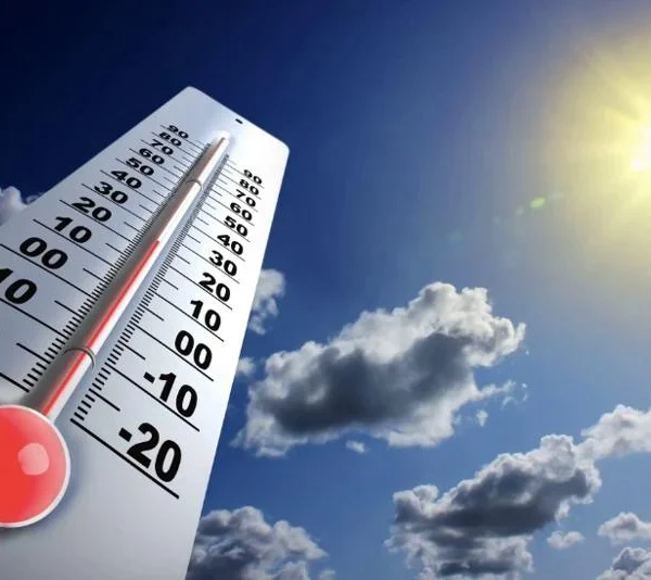 حالة الطقس بالمغرب: موجة حر بعدة مناطق وزخات رعدية بالأطلس