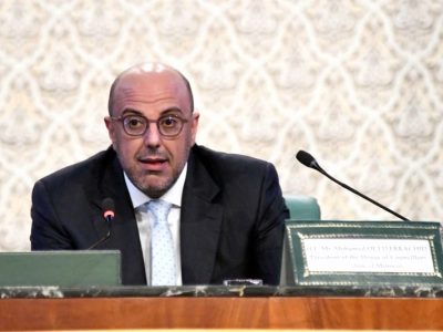 ولد الرشيد يدعو لبناء منظومة اقتصادية تربط بين أوروبا والخليج وإفريقيا