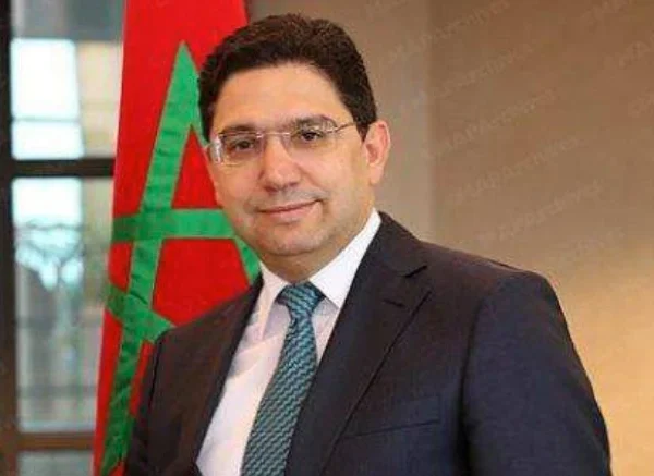 ناصر بوريطة يجري مباحثات ثنائية مع نظيره البحريني في عمان
