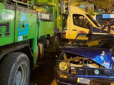 شاحنة إسمنت تصطدم بتسع سيارات في حادث عنيف بالعوامة بطنجة