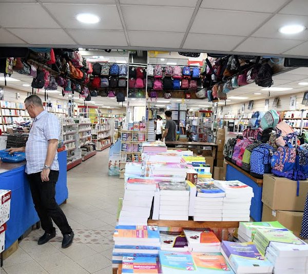 الدخول المدرسي ينعش حركة مكتبات الجديدة ويرفع إقبال الأسر على اللوازم المدرسية