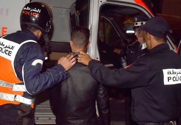 الشغب الرياضي.. أسلحة بيضاء وسائل حارق يجران 5 أشخاص إلى التوقيف بالبيضاء