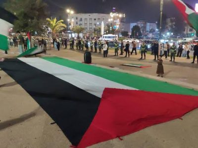 رغم قرار المنع.. مئات المتظاهرين يتجمعون بطنجة والقوات العمومية تتدخل