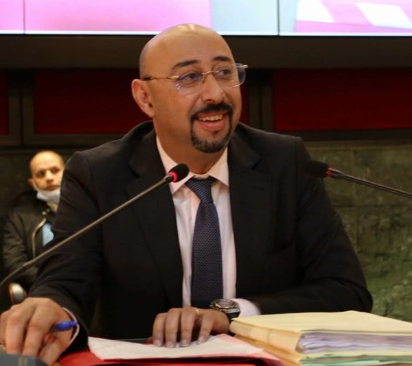 بعد عودته من إسبانيا.. أمن مطار ابن بطوطة يوقف عمدة طنجة