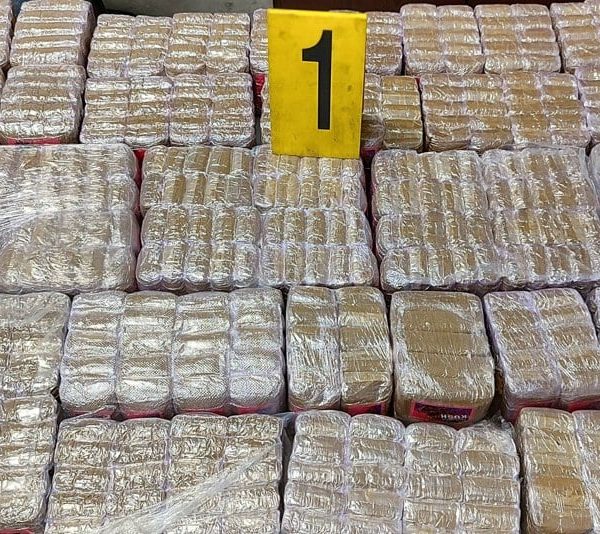 ضواحي فاس.. توقيف ثلاثة أشخاص وحجز شحنة ضخمة من المخدرات
