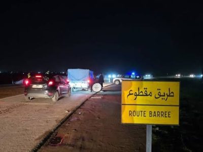 طريق خميس أنجرة.. الانزلاقات الأرضية تتسبب في انقطاع السير